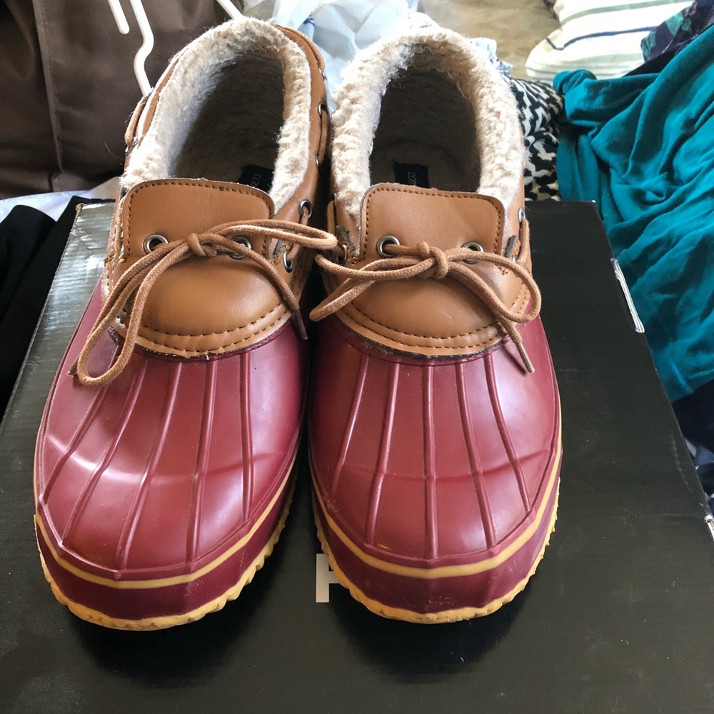 Adorable 12W duck boots!